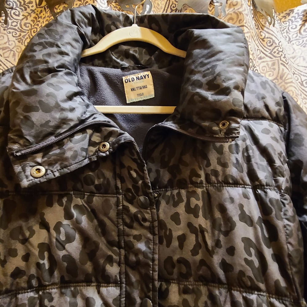 Old Navy Puffer Jacket Womens XXL Gray Black Leopard Print Used Quilted Fleece - Picture 4 of 11